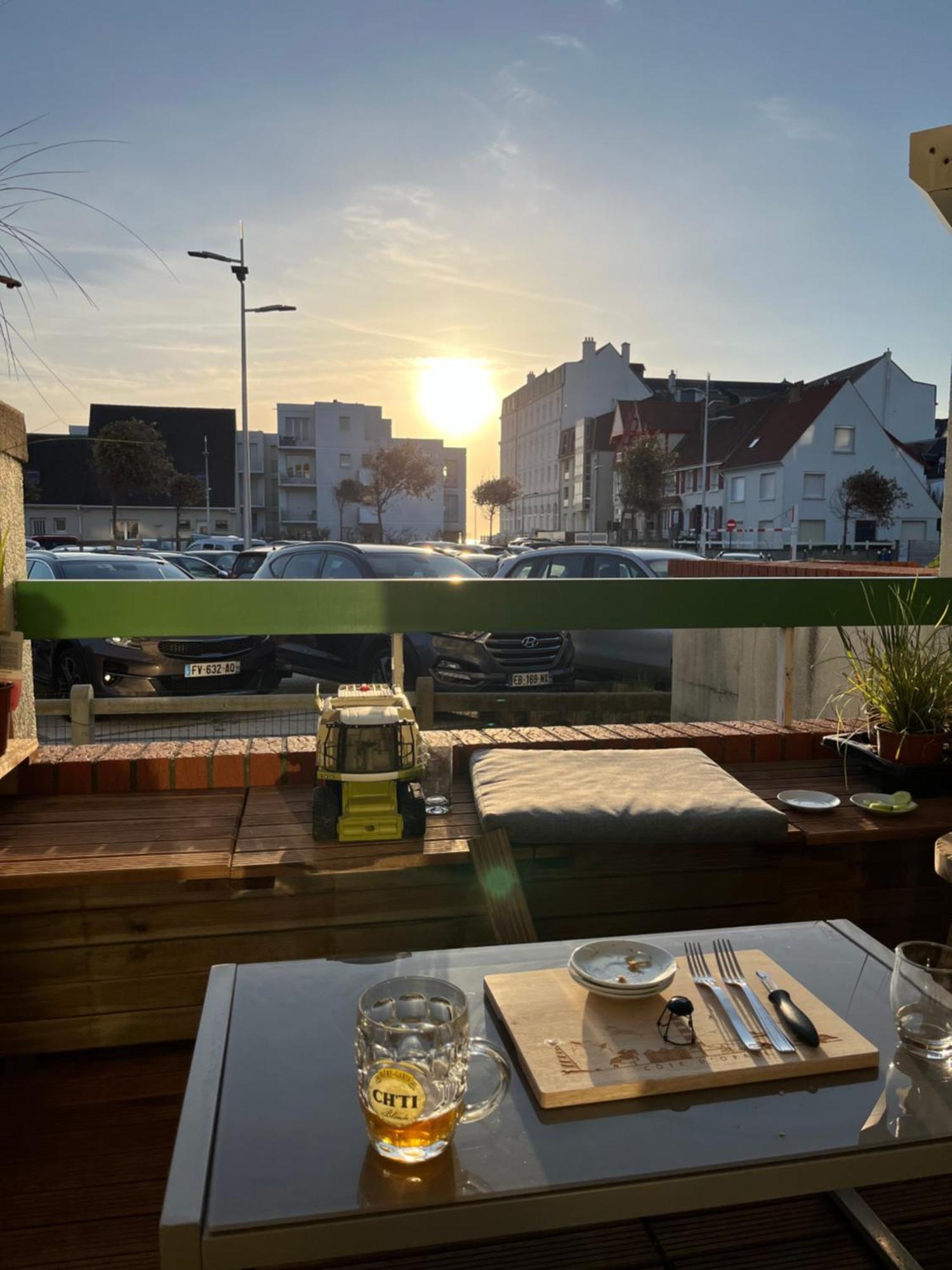 Agréable appartement et terrasse à 2 pas de la mer Wimereux Esterno foto